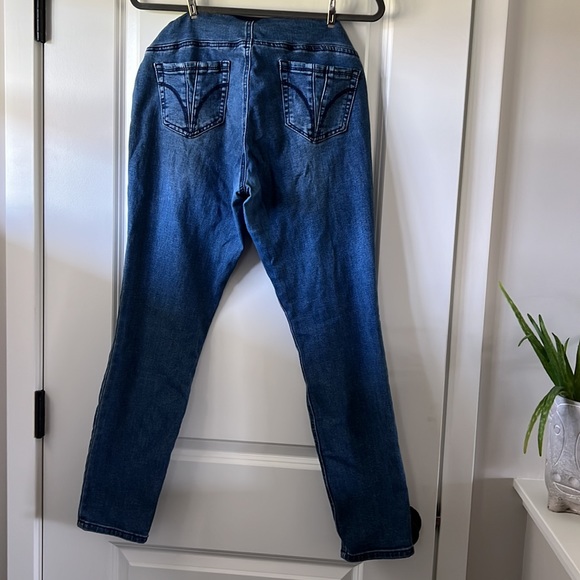 3 Pair of Maternity Jeans - Picture 9 of 11